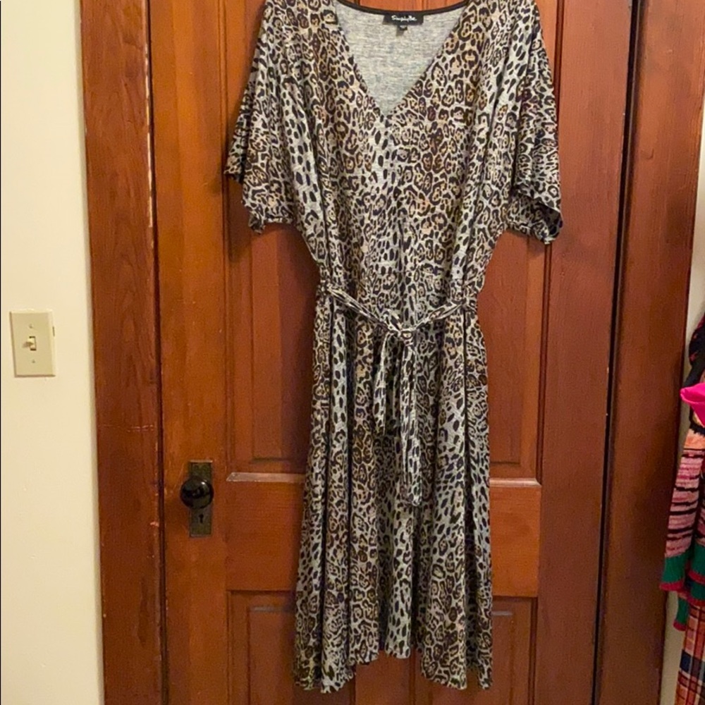 V-neck leopard print dress